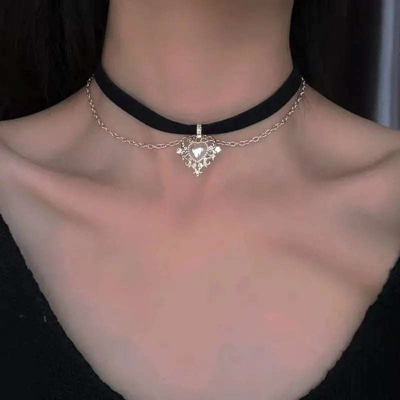 Kpop Vintage Love Heart Pendant Choker